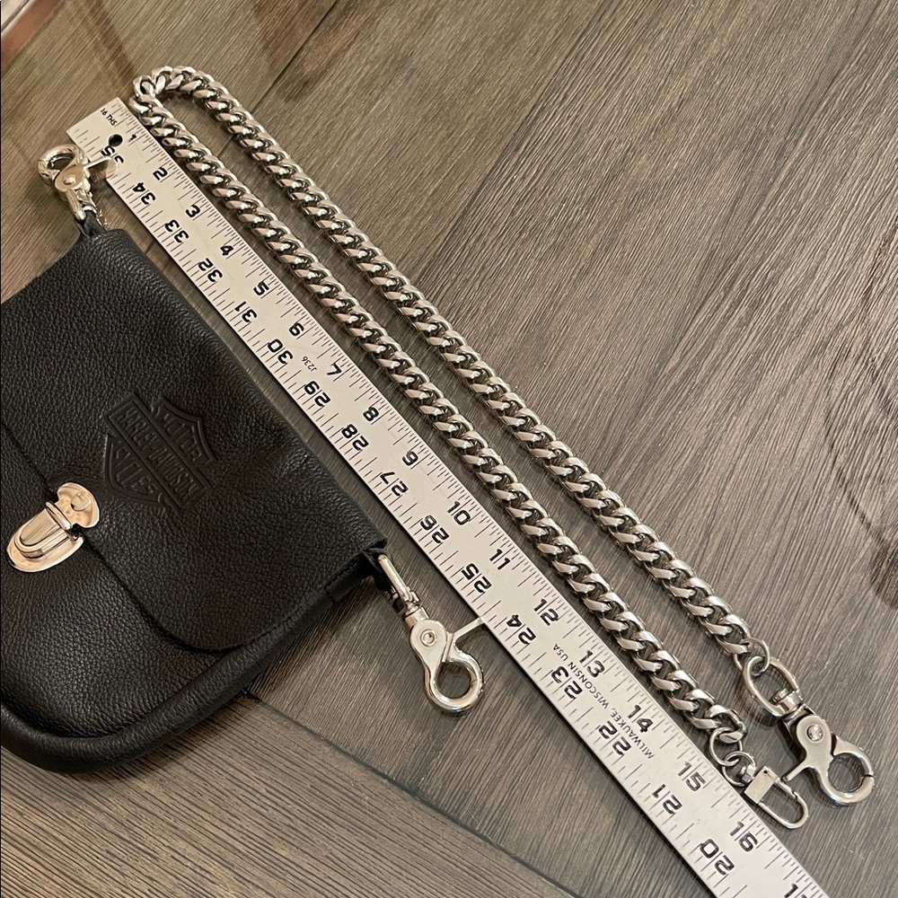 Harley Davison Black Leather Crossbody Bag with Silvertone Chain - Picture 17 of 17